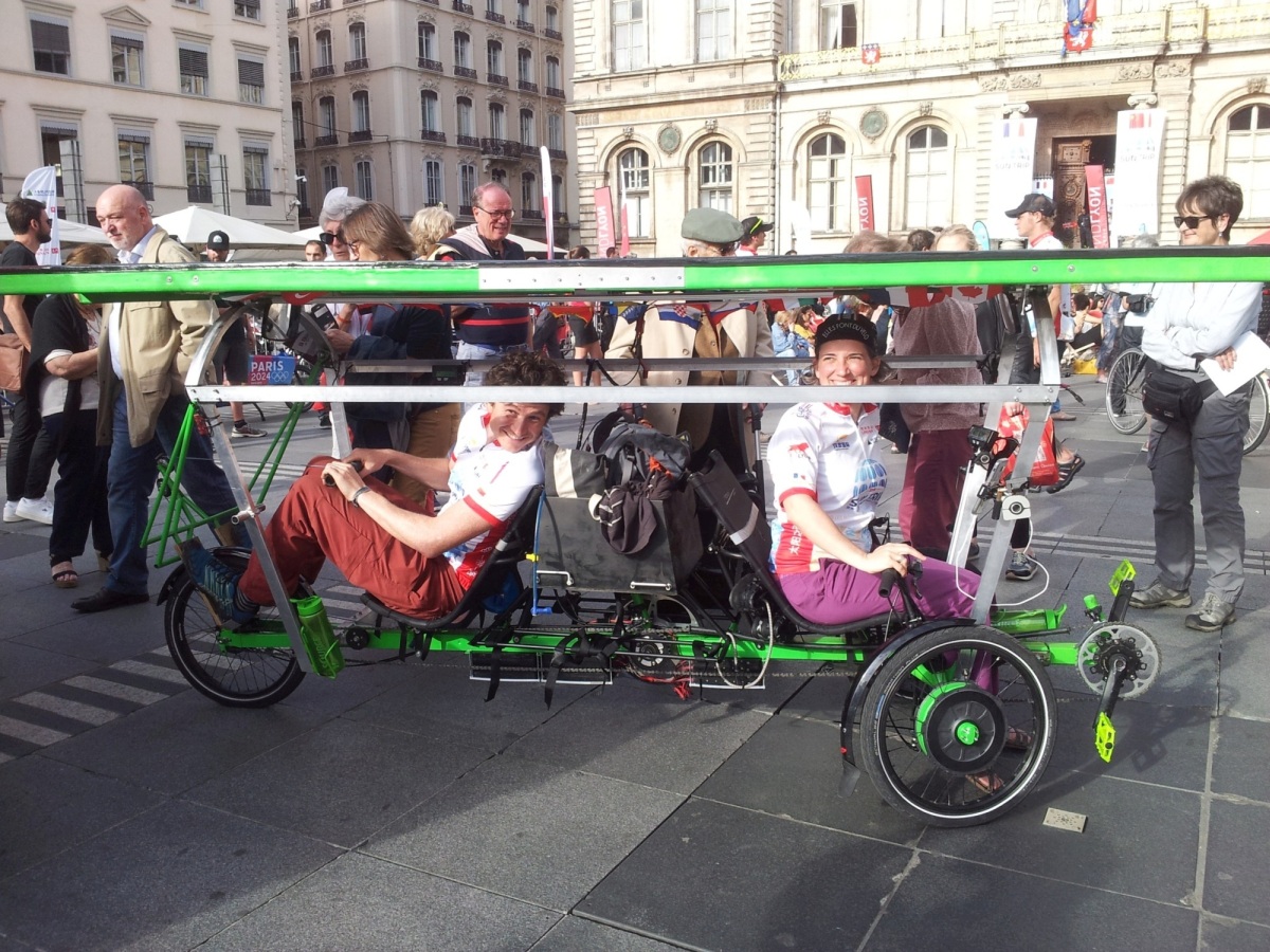 There was a large public exhibit of all the solar bikes at the Place des Terraux in Lyon